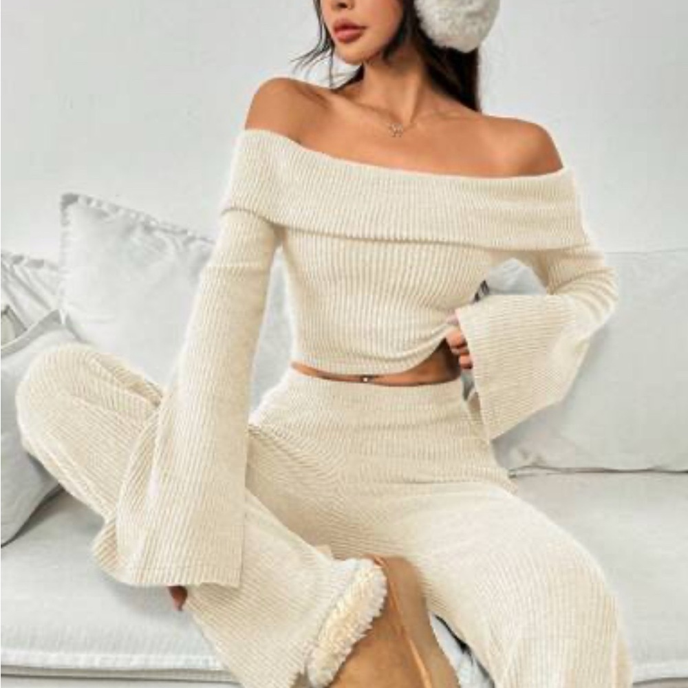Cream Off-Shoulder Knit‎ Set